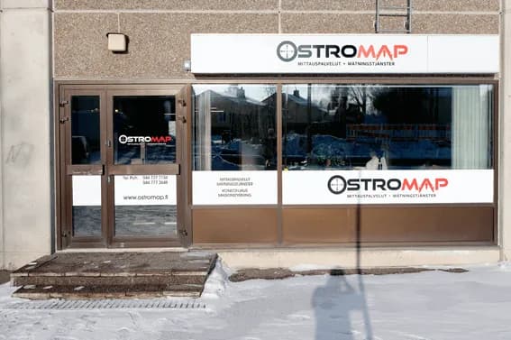 Entrén till Ostromaps kontor i Vasa